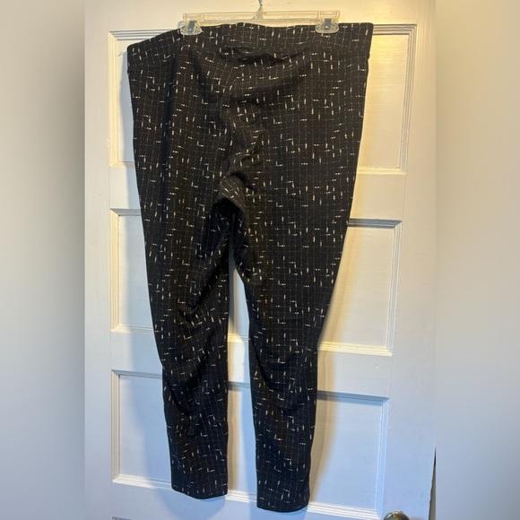 Old navy stretch work pants NWT XV Black and white pattern - Picture 2 of 2